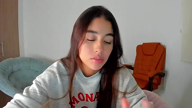 Snapshot of AriaMontgomery chatting on 02/14/25, 05:19 AriaMontgomery online show from 02/14/25, 05:19