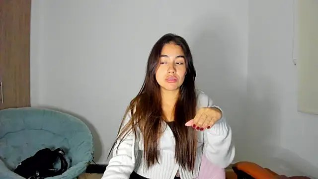 Snapshot of AriaMontgomery chatting on 02/19/25, 08:12 AriaMontgomery online show from 02/19/25, 08:12