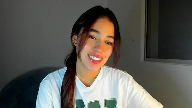 Snapshot of AriaMontgomery chatting on 03/15/25, 04:02 AriaMontgomery online show from 03/15/25, 04:02