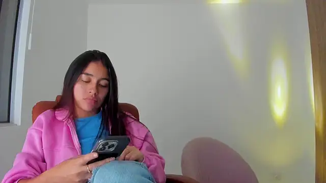 Snapshot of AriaMontgomery chatting on 10/09/25, 04:10 AriaMontgomery online show from 10/09/25, 04:10