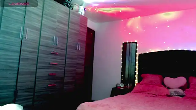 holy juli online show from 11/15/25, 04:10