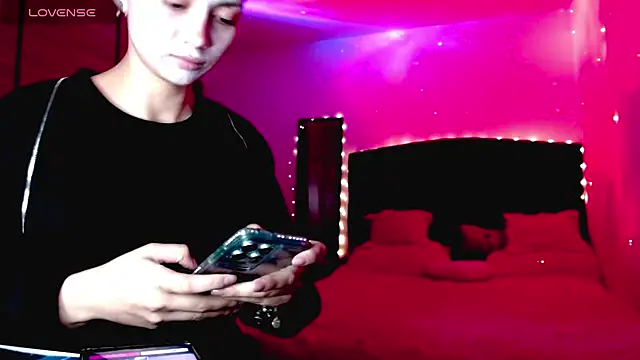 holy juli online show from 12/02/25, 03:12