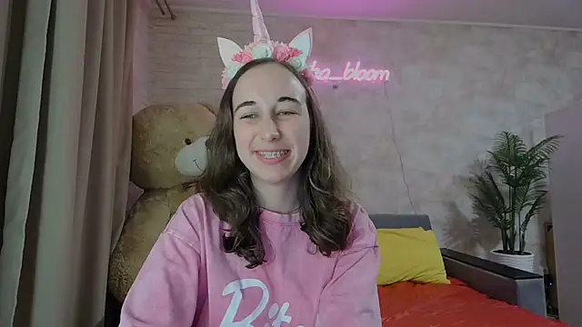 Anika bloom online show from 03/16/25, 12:01