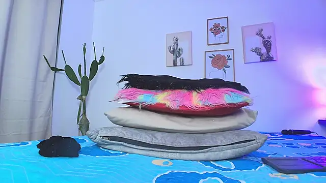 Snapshot of miwa_cute chatting on 02/13/25, 02:01 miwa cute online show from 02/13/25, 02:01