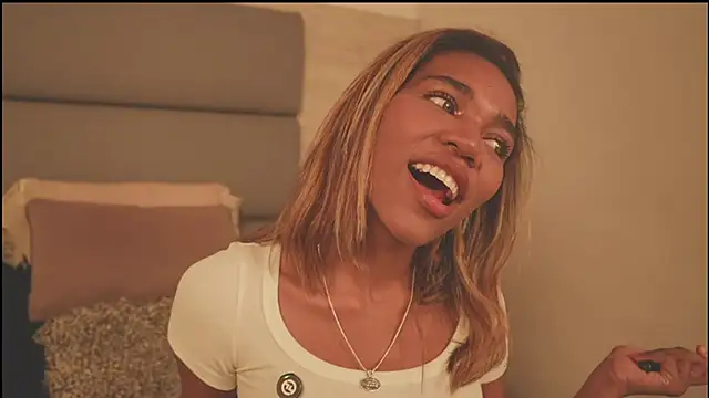 Lily Miiller online show from 02/17/26, 08:04