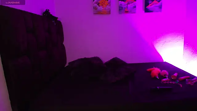 Snapshot of EmilySavvato chatting on 02/02/25, 03:43 EmilySavvato online show from 02/02/25, 03:43