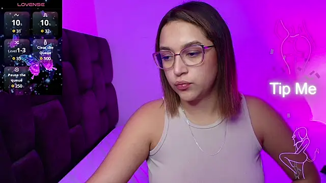 Snapshot of EmilySavvato chatting on 03/16/25, 03:25 EmilySavvato online show from 03/16/25, 03:25