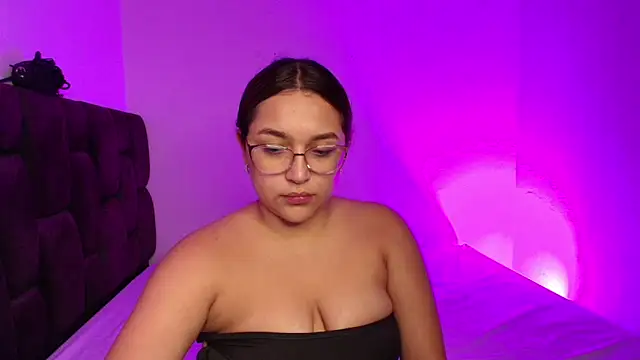 Snapshot of EmilySavvato chatting on 03/16/25, 10:20 EmilySavvato online show from 03/16/25, 10:20