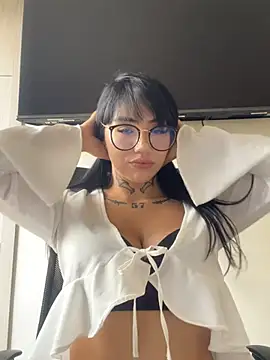 Snapshot of Nickiiiii chatting on 03/08/25, 07:20 Nickiiiii online show from 03/08/25, 07:20