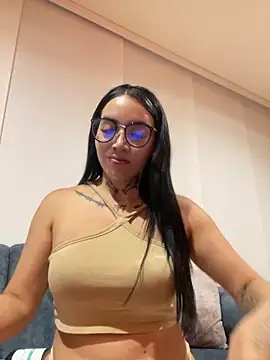 Snapshot of Nickiiiii chatting on 03/11/25, 12:00 Nickiiiii online show from 03/11/25, 12:00