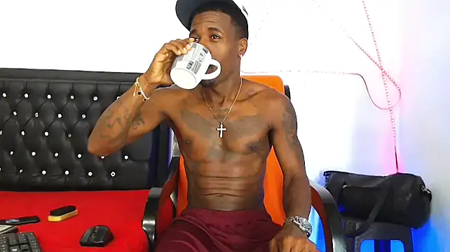 Snapshot of Damian_hart_24CM chatting on 11/06/25, 02:45 Damian hart 24CM online show from 11/06/25, 02:45