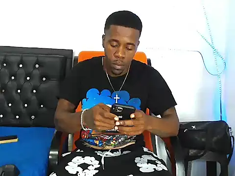 Snapshot of Damian_hart_24CM chatting on 11/12/25, 02:12 Damian hart 24CM online show from 11/12/25, 02:12