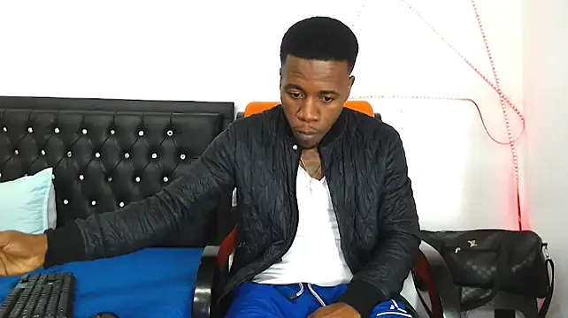 Snapshot of Damian_hart_24CM chatting on 11/16/25, 09:37 Damian hart 24CM online show from 11/16/25, 09:37