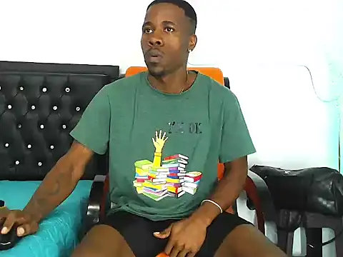 Snapshot of Damian_hart_24CM chatting on 12/02/25, 03:18 Damian hart 24CM online show from 12/02/25, 03:18