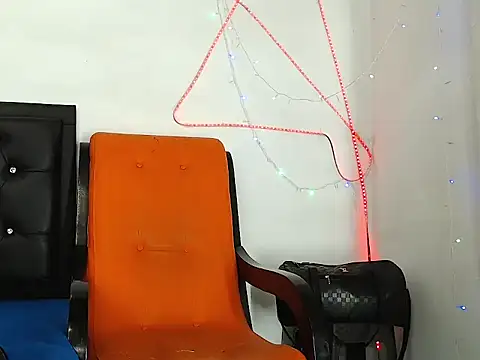 Snapshot of Damian_hart_24CM chatting on 01/12/26, 11:04 Damian hart 24CM online show from 01/12/26, 11:04