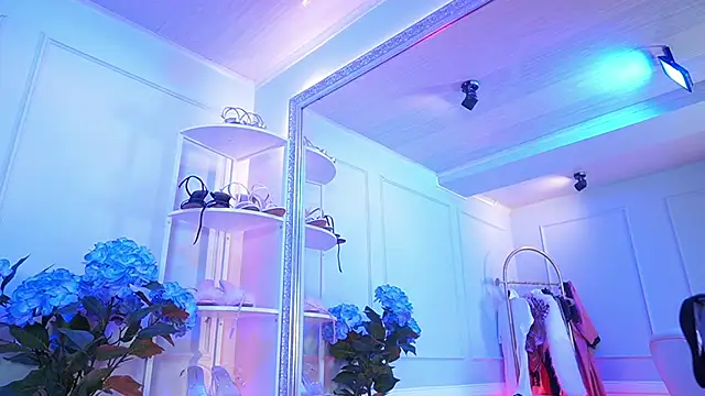 elasummer online show from 03/18/26, 12:30