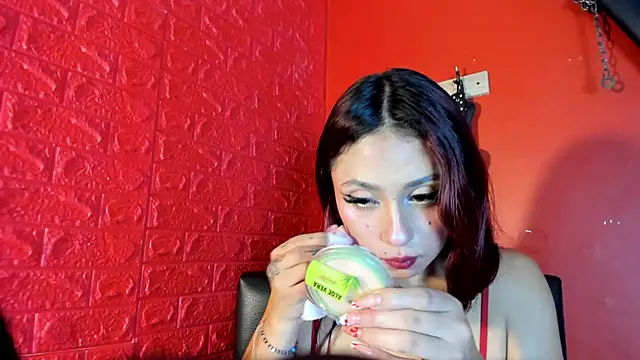 Monttserratt online show from 11/24/25, 07:13