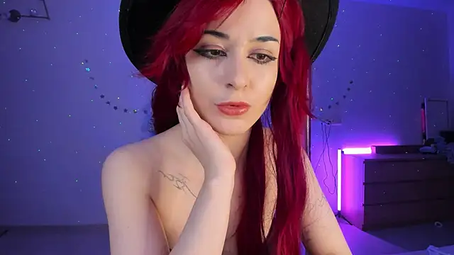 Snapshot of mollyposhh chatting on 01/01/25, 07:09 mollyposhh online show from 01/01/25, 07:09