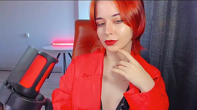 Snapshot of mollyposhh chatting on 09/19/25, 02:18 mollyposhh online show from 09/19/25, 02:18