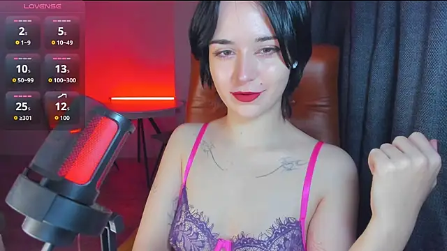 Snapshot of mollyposhh chatting on 09/28/25, 04:01 mollyposhh online show from 09/28/25, 04:01