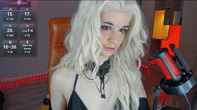 Snapshot of mollyposhh chatting on 11/21/25, 07:56 mollyposhh online show from 11/21/25, 07:56