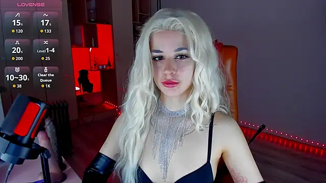 Snapshot of mollyposhh chatting on 12/15/25, 06:34 mollyposhh online show from 12/15/25, 06:34