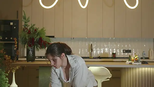 whisper of love online show from 12/16/25, 02:05