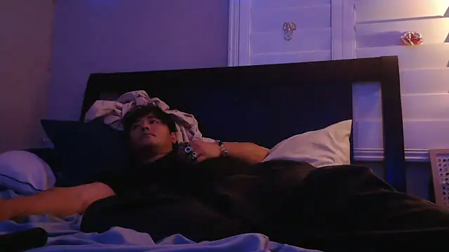 Snapshot of cloudyspun chatting on 11/14/25, 04:33 cloudyspun online show from 11/14/25, 04:33