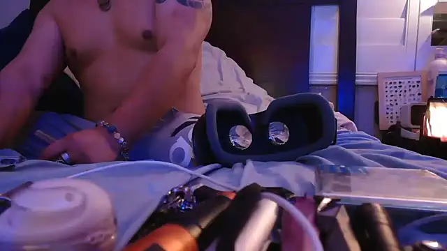 Snapshot of cloudyspun chatting on 11/21/25, 03:16 cloudyspun online show from 11/21/25, 03:16