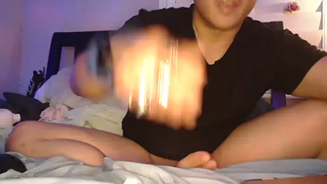 Snapshot of cloudyspun chatting on 11/27/25, 01:40 cloudyspun online show from 11/27/25, 01:40