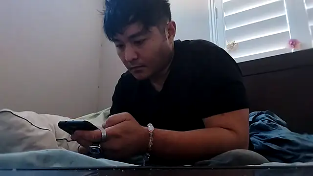 Snapshot of cloudyspun chatting on 12/15/25, 09:08 cloudyspun online show from 12/15/25, 09:08