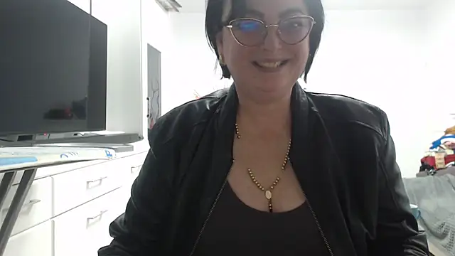 Amandamuller1982 online show from 11/11/25, 07:47