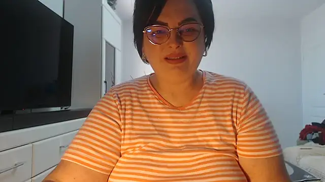 Amandamuller1982 online show from 04/24/26, 07:22
