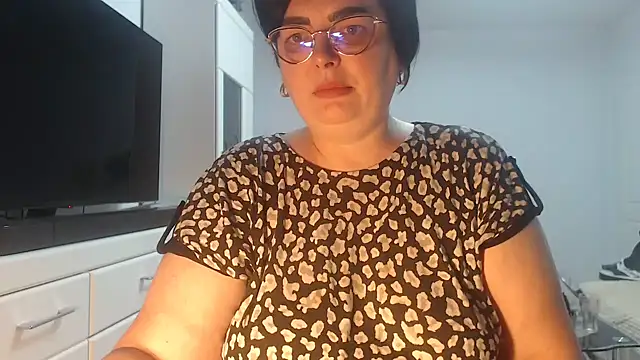 Amandamuller1982 online show from 04/28/26, 07:52