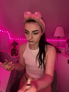 Snapshot of AdelinaAlia chatting on 02/20/26, 01:11 AdelinaAlia online show from 02/20/26, 01:11