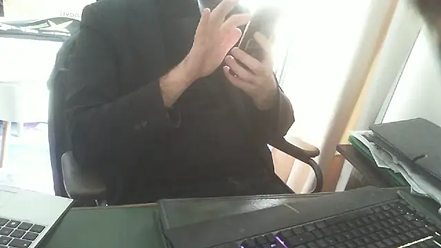 Snapshot of shyfrenchcock1 chatting on 02/20/26, 03:01 shyfrenchcock1 online show from 02/20/26, 03:01