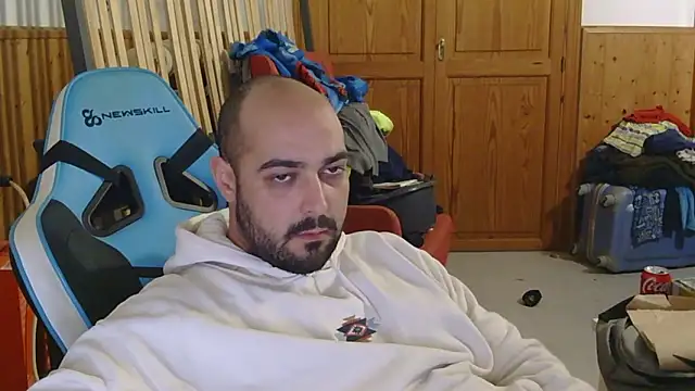 Snapshot of chicomallorca96 chatting on 02/01/26, 06:39 chicomallorca96 online show from 02/01/26, 06:39