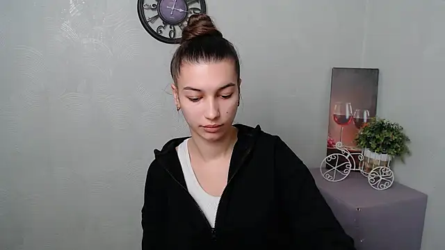 KarolinaRosse  online show from 02/19/25, 10:12
