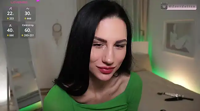 Snapshot of ZoeeZolton chatting on 03/08/25, 08:57 ZoeeZolton online show from 03/08/25, 08:57