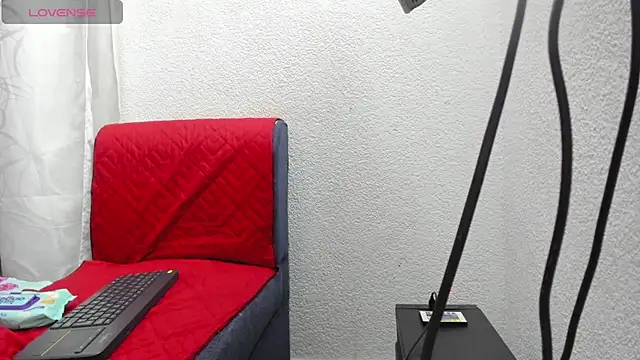 Saraa-restrepo online show from 10/22/25, 04:13