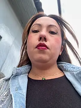 Snapshot of VIOLETA-25_ chatting on 11/12/25, 03:01 VIOLETA-25 online show from 11/12/25, 03:01