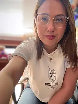 Snapshot of VIOLETA-25_ chatting on 11/25/25, 03:23 VIOLETA-25 online show from 11/25/25, 03:23