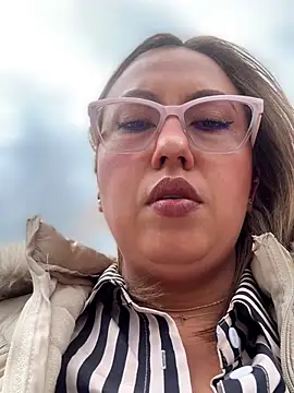 VIOLETA-25  online show from 05/14/26, 03:30