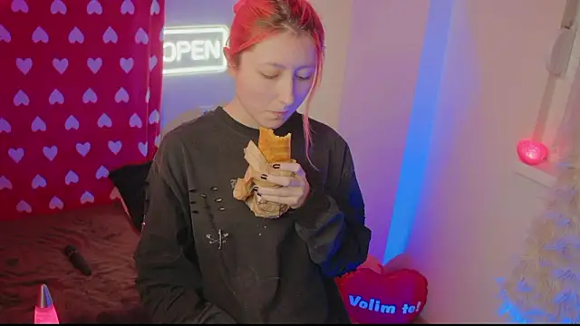 Snapshot of Bloom-fairy chatting on 02/12/26, 12:44 Bloom-fairy online show from 02/12/26, 12:44