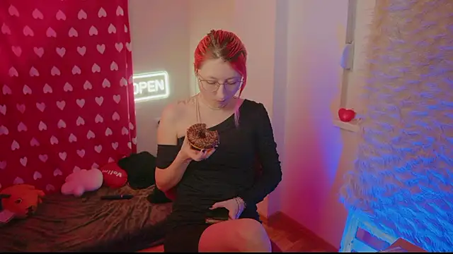 Snapshot of Bloom-fairy chatting on 02/15/26, 02:47 Bloom-fairy online show from 02/15/26, 02:47