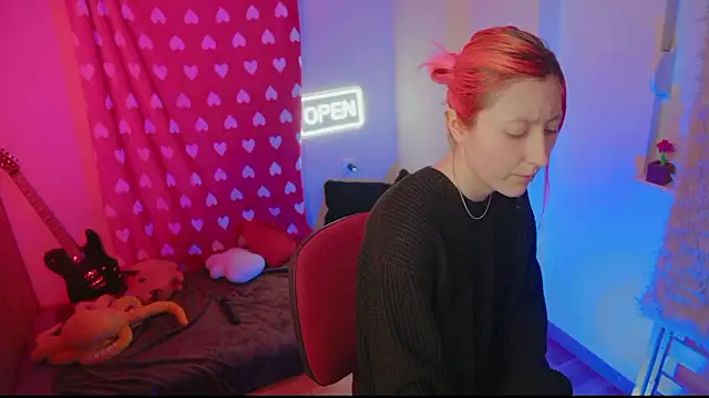 Snapshot of Bloom-fairy chatting on 02/17/26, 01:29 Bloom-fairy online show from 02/17/26, 01:29