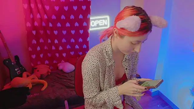 Snapshot of Bloom-fairy chatting on 02/18/26, 01:40 Bloom-fairy online show from 02/18/26, 01:40