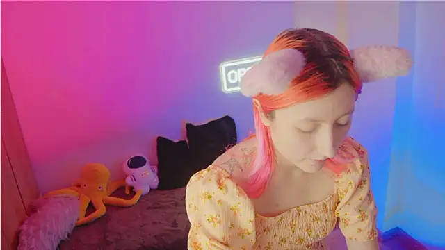 Snapshot of Bloom-fairy chatting on 02/26/26, 02:16 Bloom-fairy online show from 02/26/26, 02:16