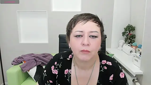 Snapshot of Dolorys chatting on 12/08/24, 05:29 Dolorys online show from 12/08/24, 05:29