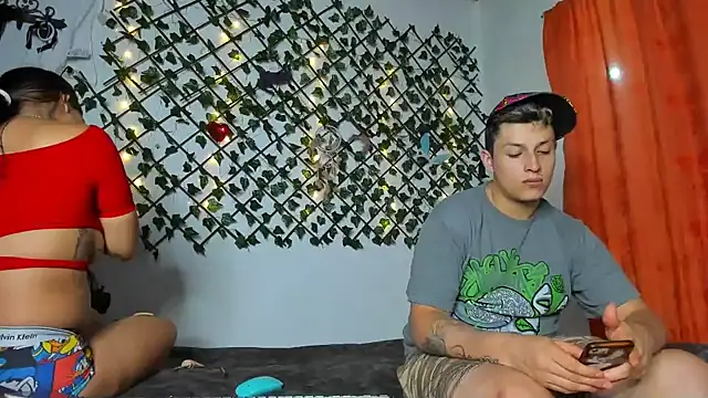 Snapshot of ethanandbrianna chatting on 12/17/24, 02:44 ethanandbrianna online show from 12/17/24, 02:44